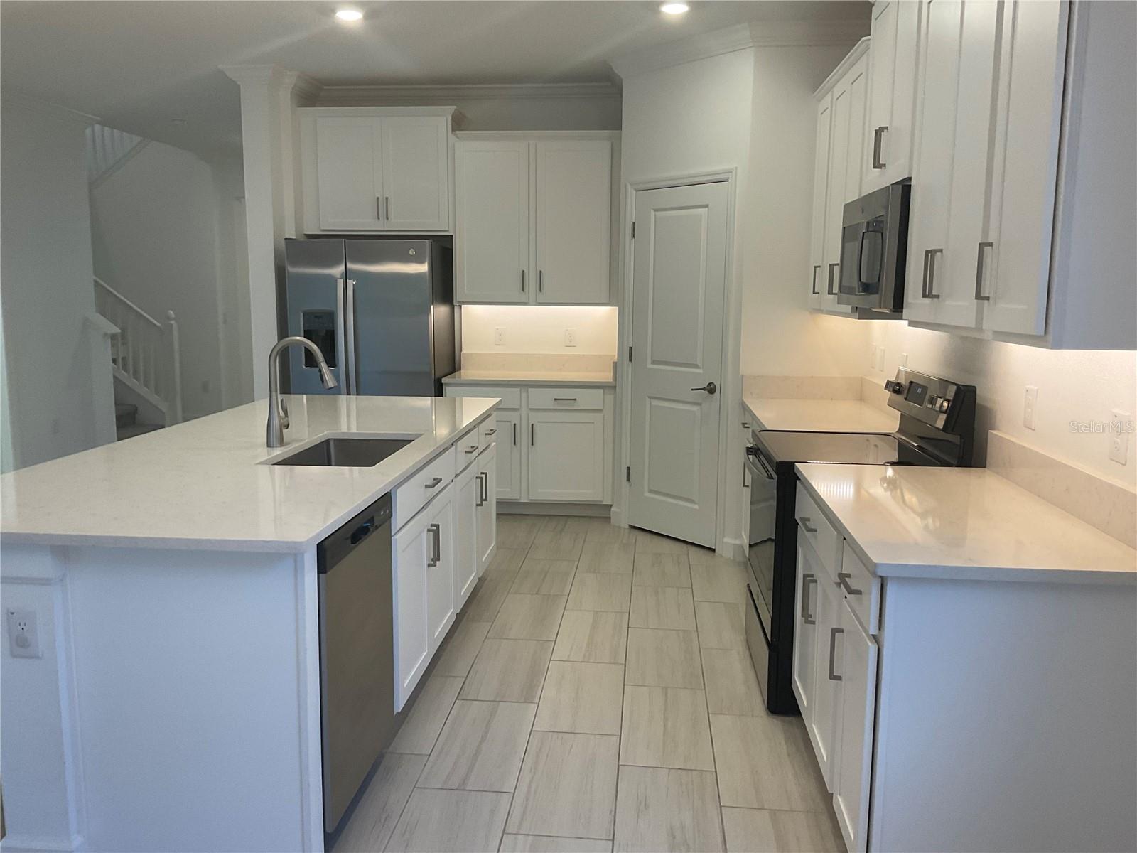 Image 3 of 16 For 1741 142 Terrace E