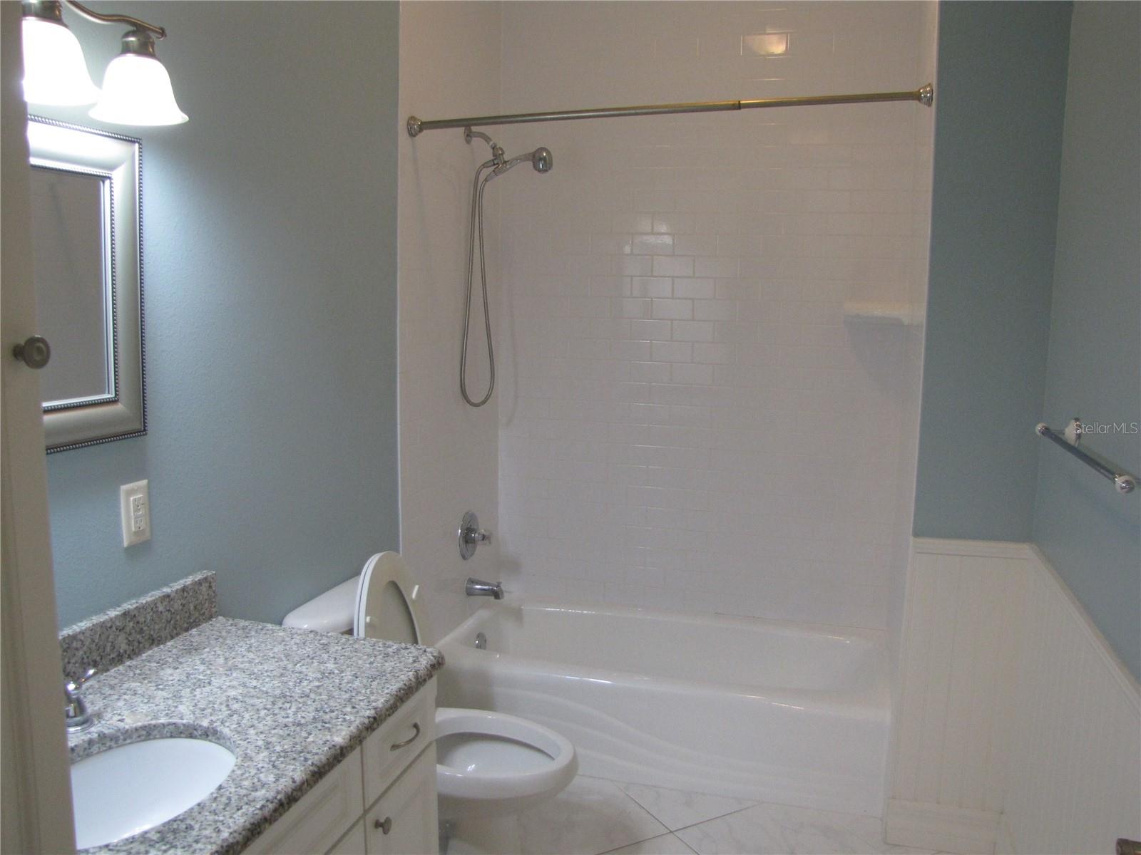 Image 10 of 12 For 405 Park Avenue