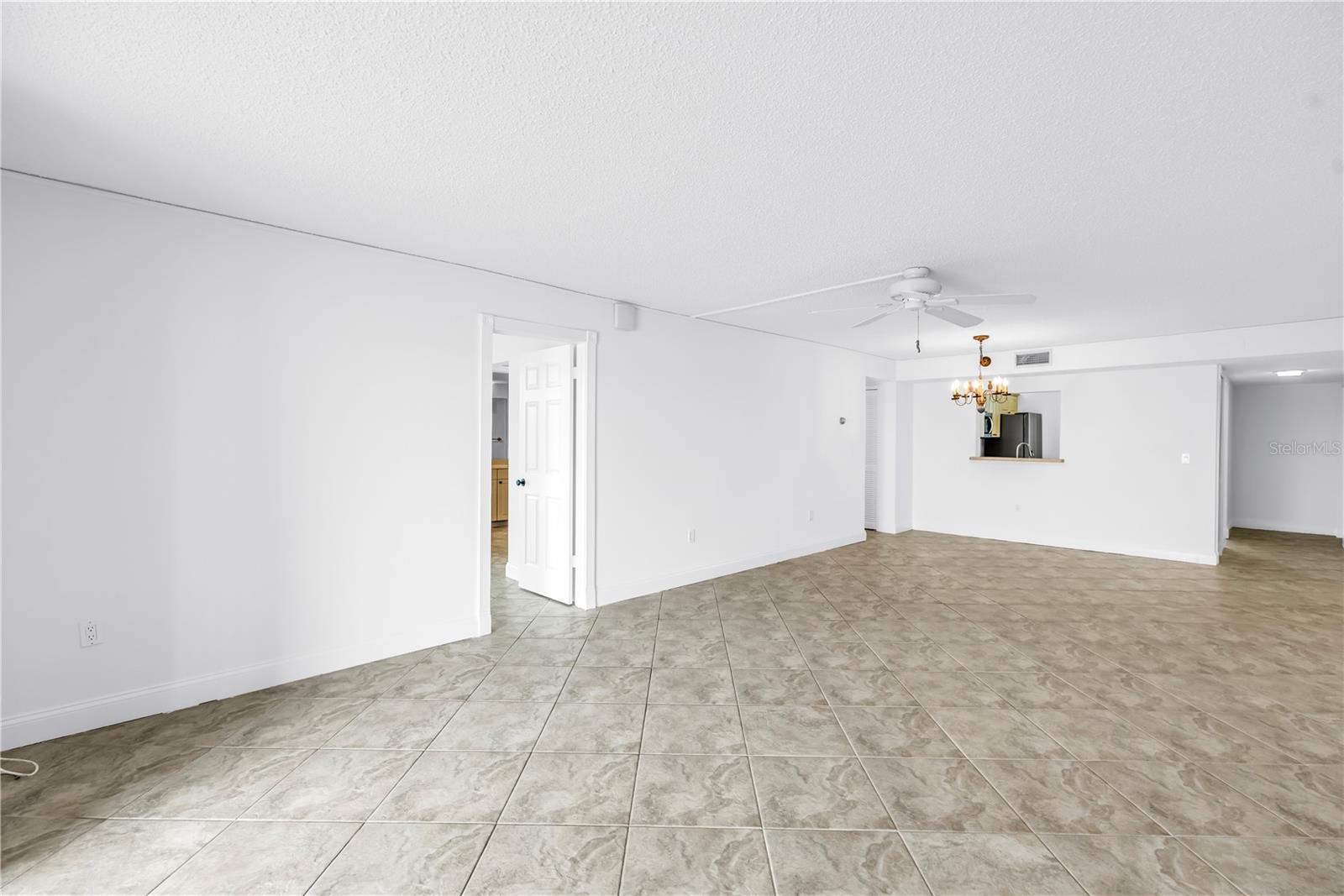 Image 11 of 44 For 7700 Sun Island Drive S 401