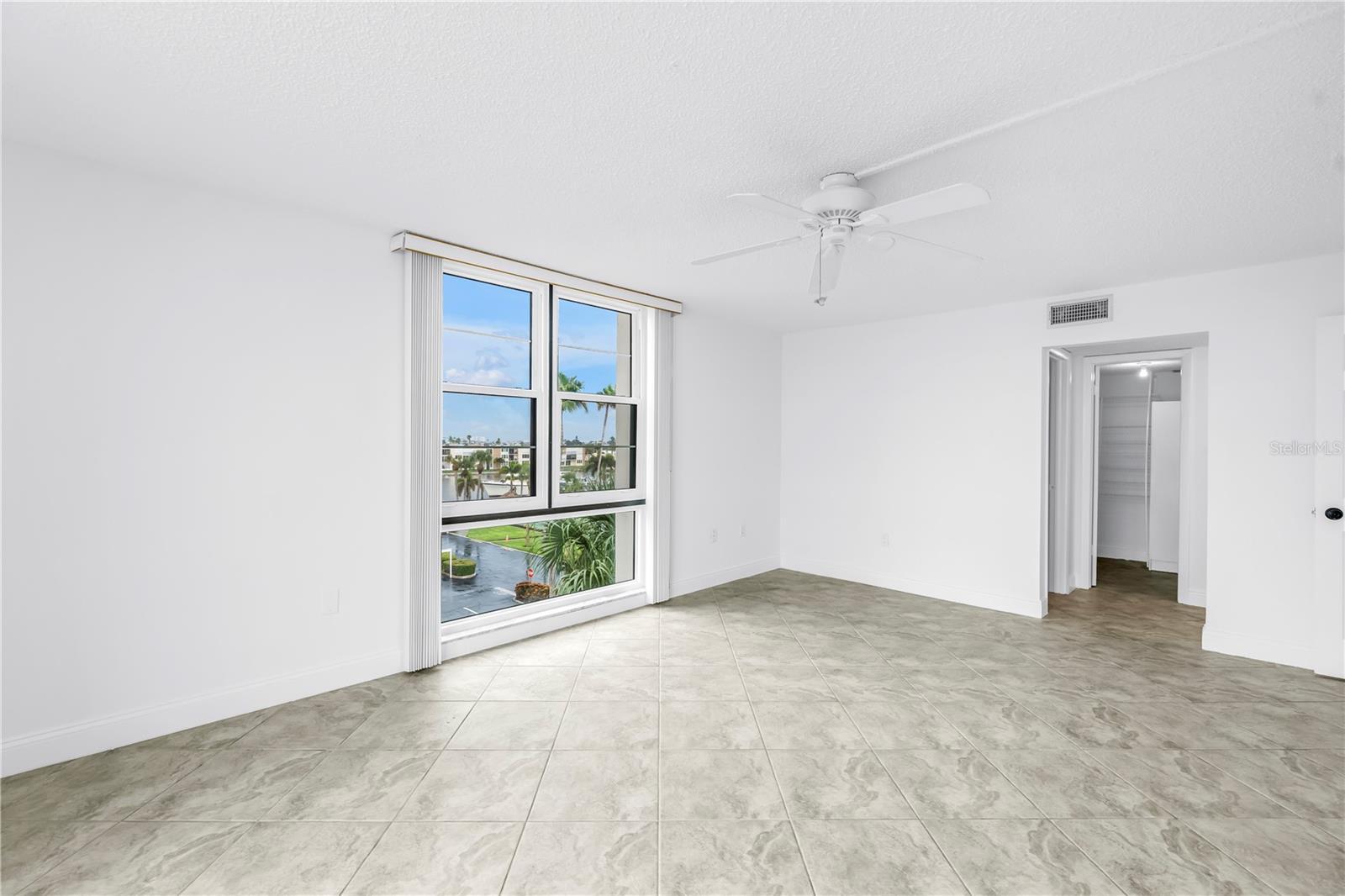 Image 14 of 44 For 7700 Sun Island Drive S 401