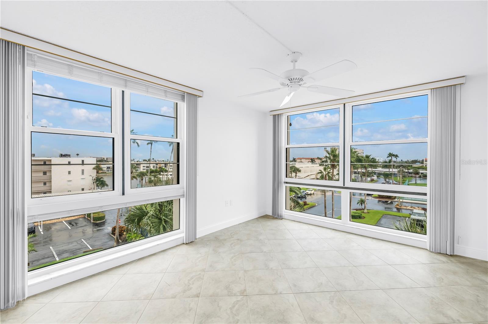 Image 17 of 44 For 7700 Sun Island Drive S 401