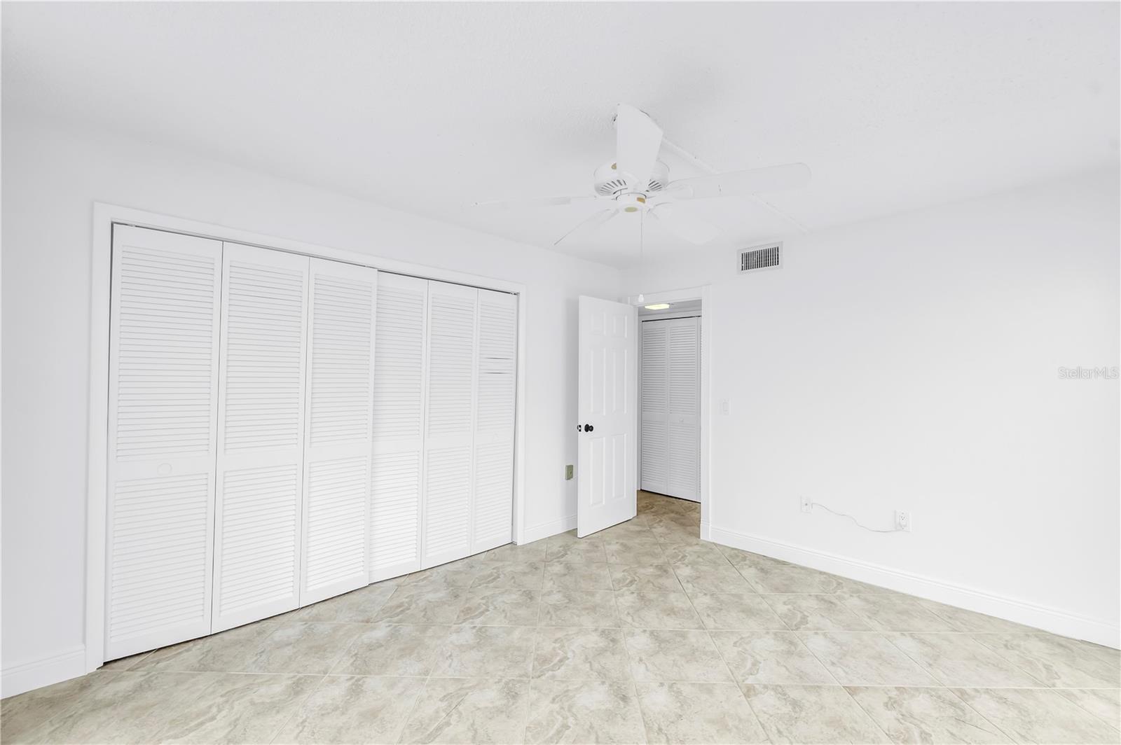 Image 18 of 44 For 7700 Sun Island Drive S 401