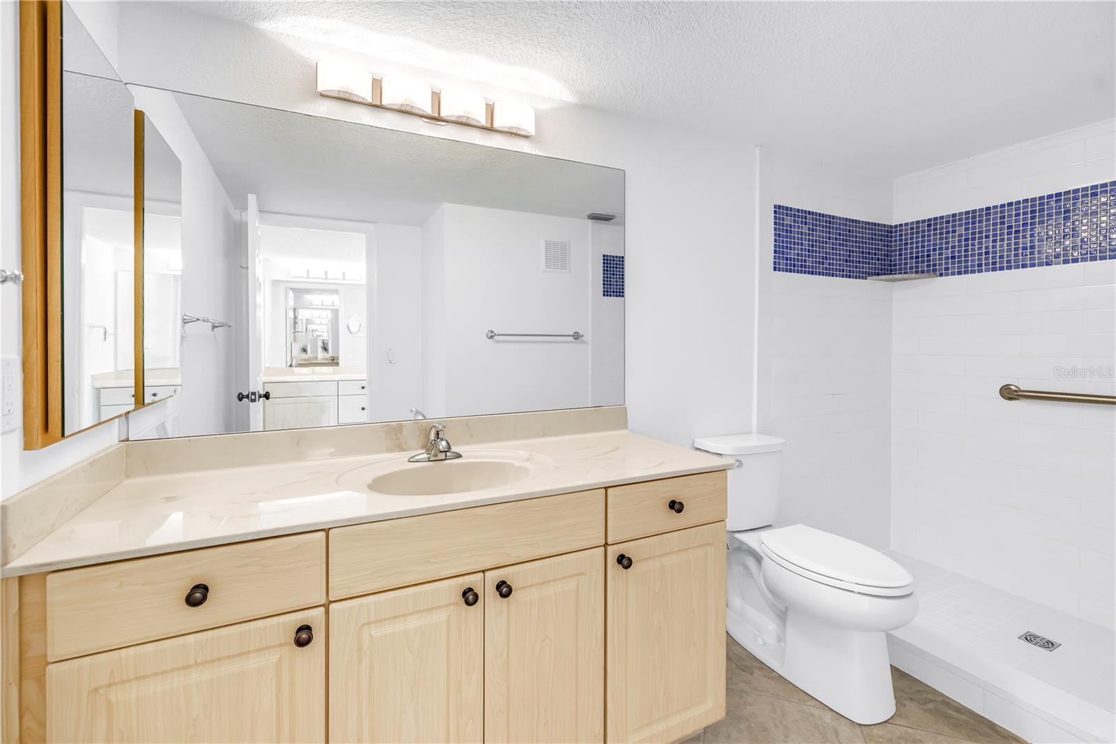 Image 20 of 44 For 7700 Sun Island Drive S 401