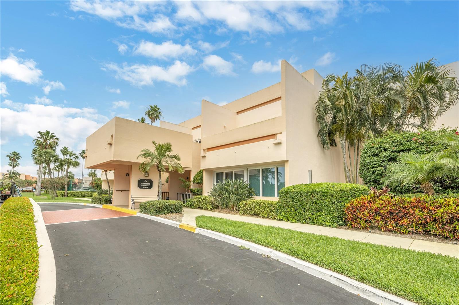 Image 36 of 44 For 7700 Sun Island Drive S 401