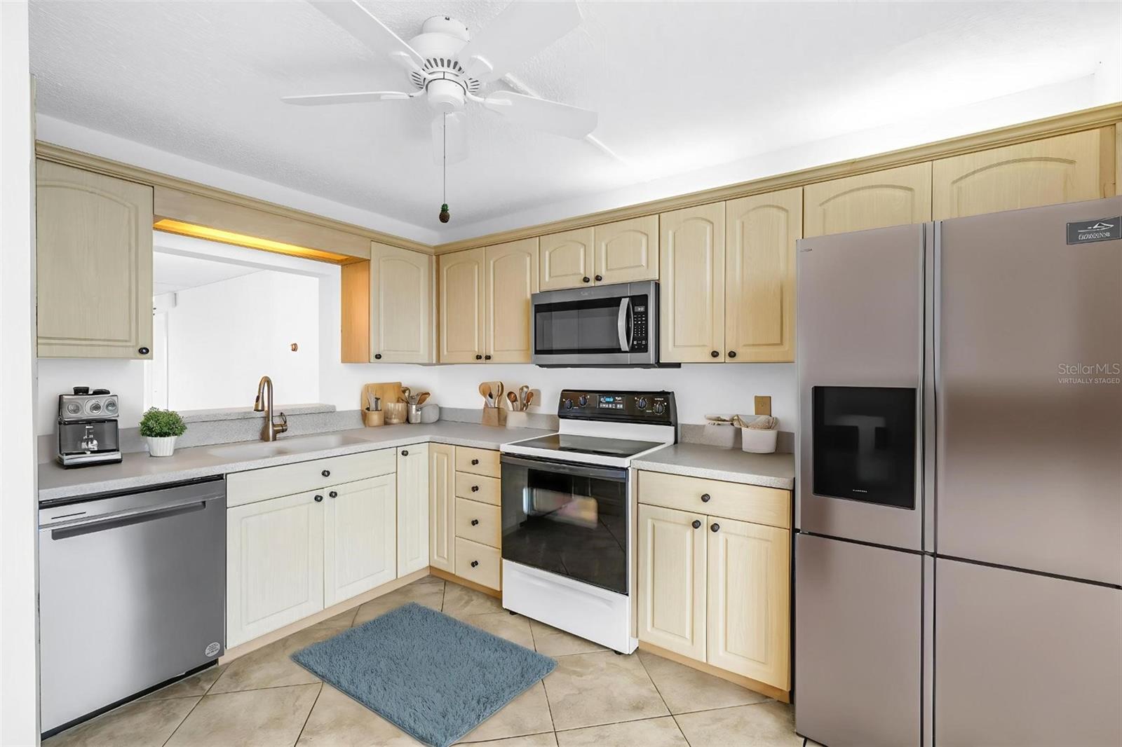 Image 4 of 44 For 7700 Sun Island Drive S 401