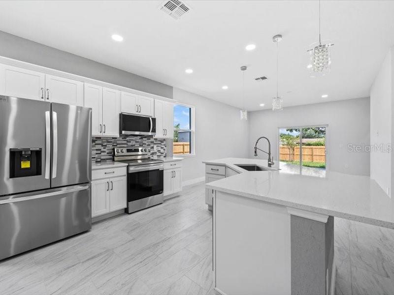 Image 4 of 24 For 3350 Nancy Street W