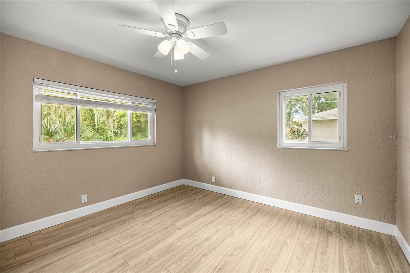 Listing photo id 15 for 2021 13th Avenue