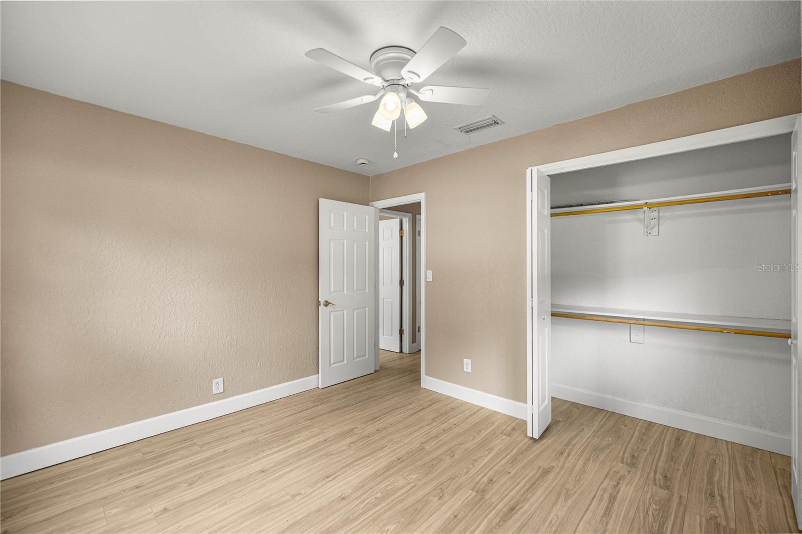 Listing photo id 16 for 2021 13th Avenue