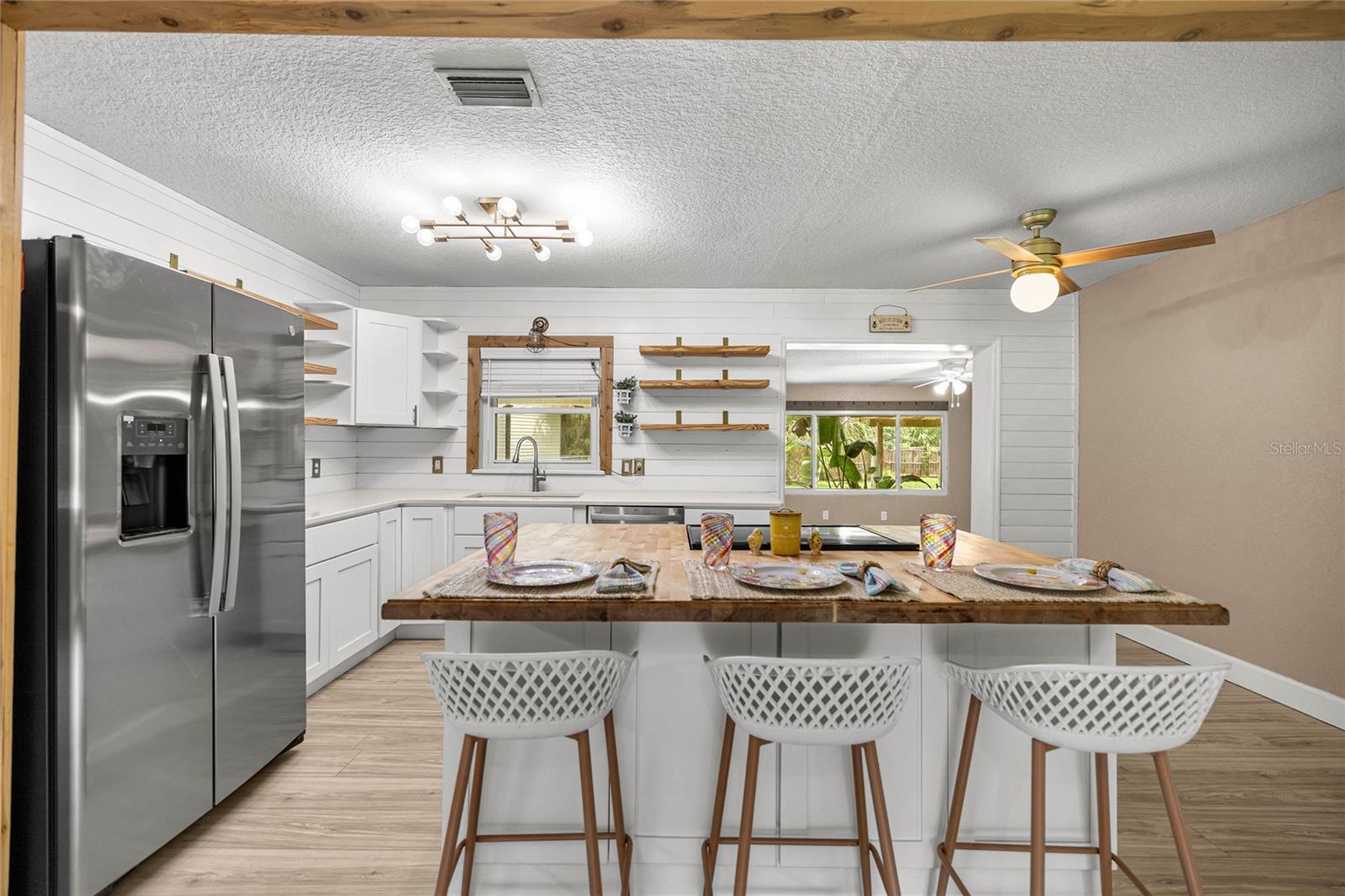 Listing photo id 0 for 2021 13th Avenue