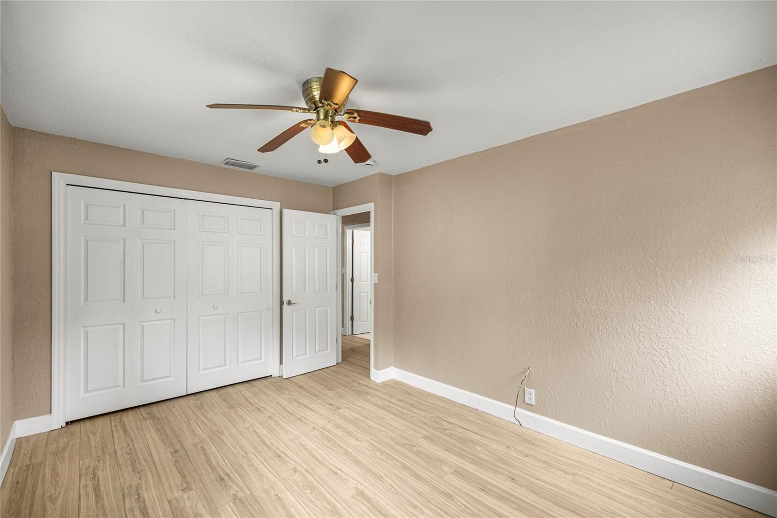 Listing photo id 20 for 2021 13th Avenue