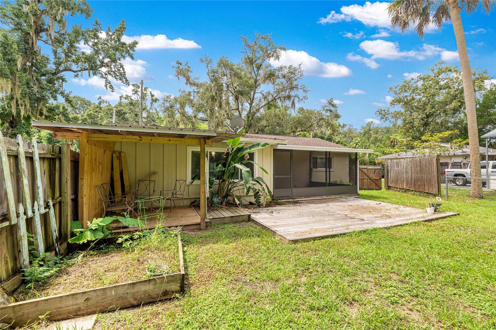 Listing photo id 28 for 2021 13th Avenue