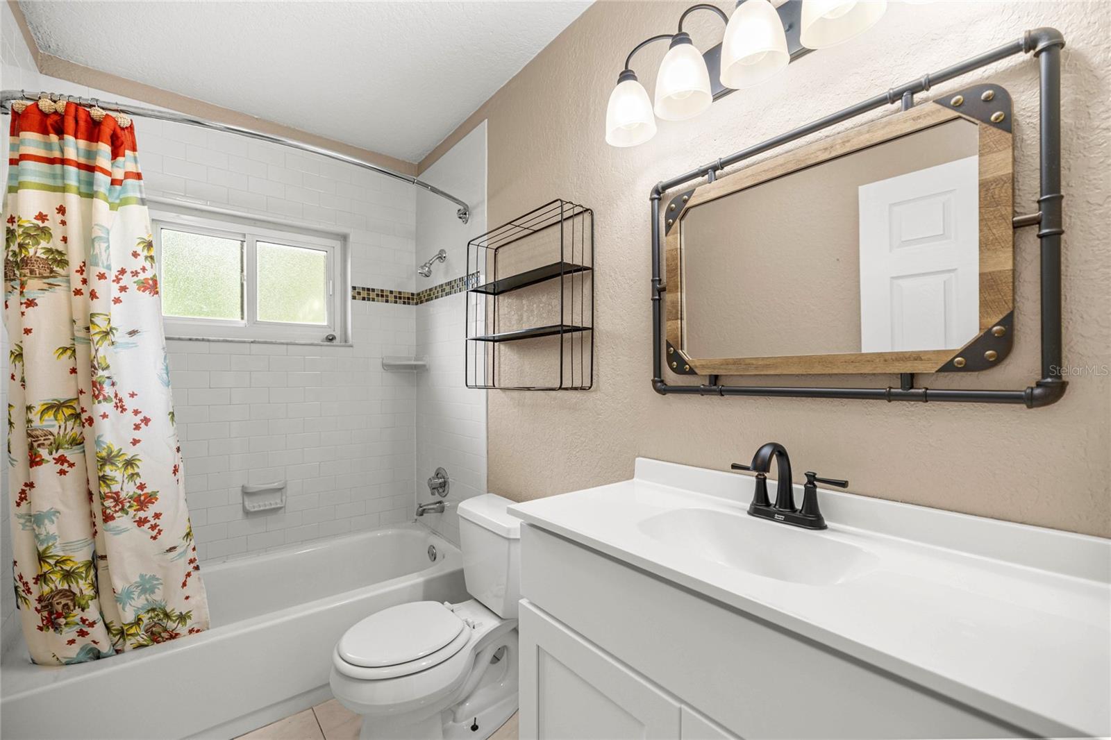 Listing photo id 2 for 2021 13th Avenue