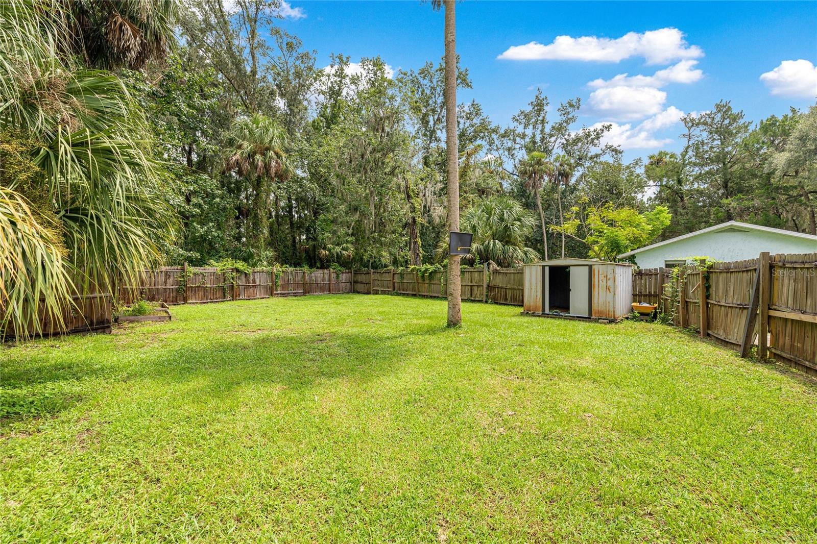 Listing photo id 3 for 2021 13th Avenue