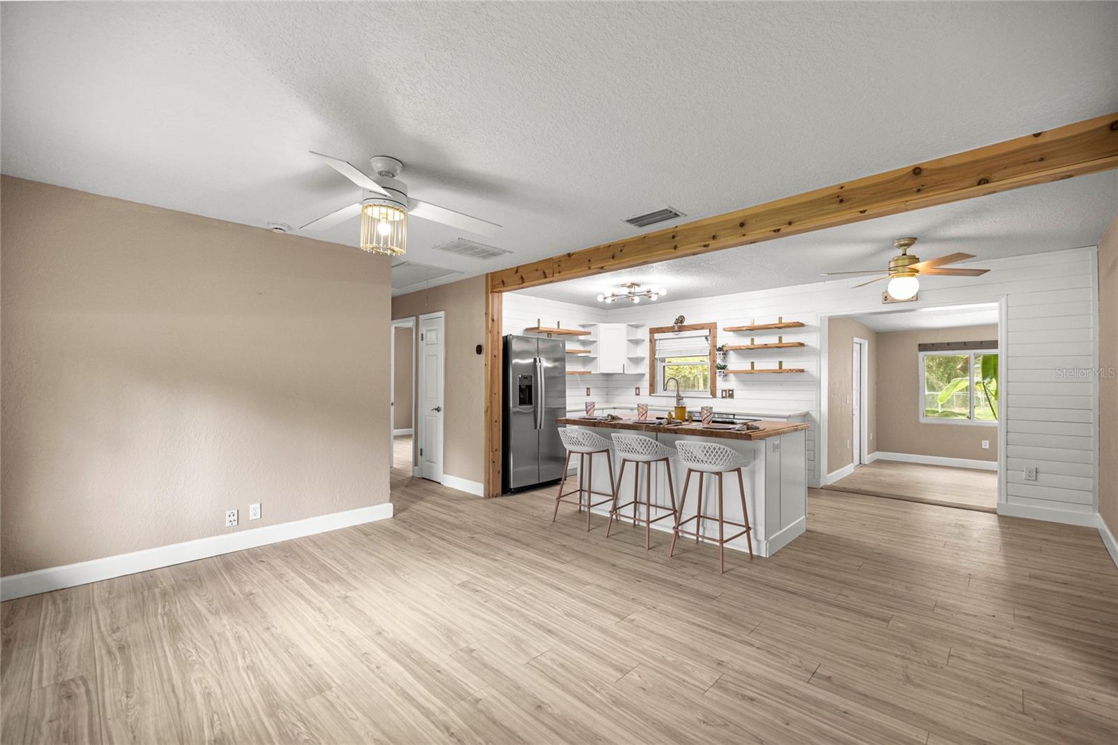 Listing photo id 4 for 2021 13th Avenue