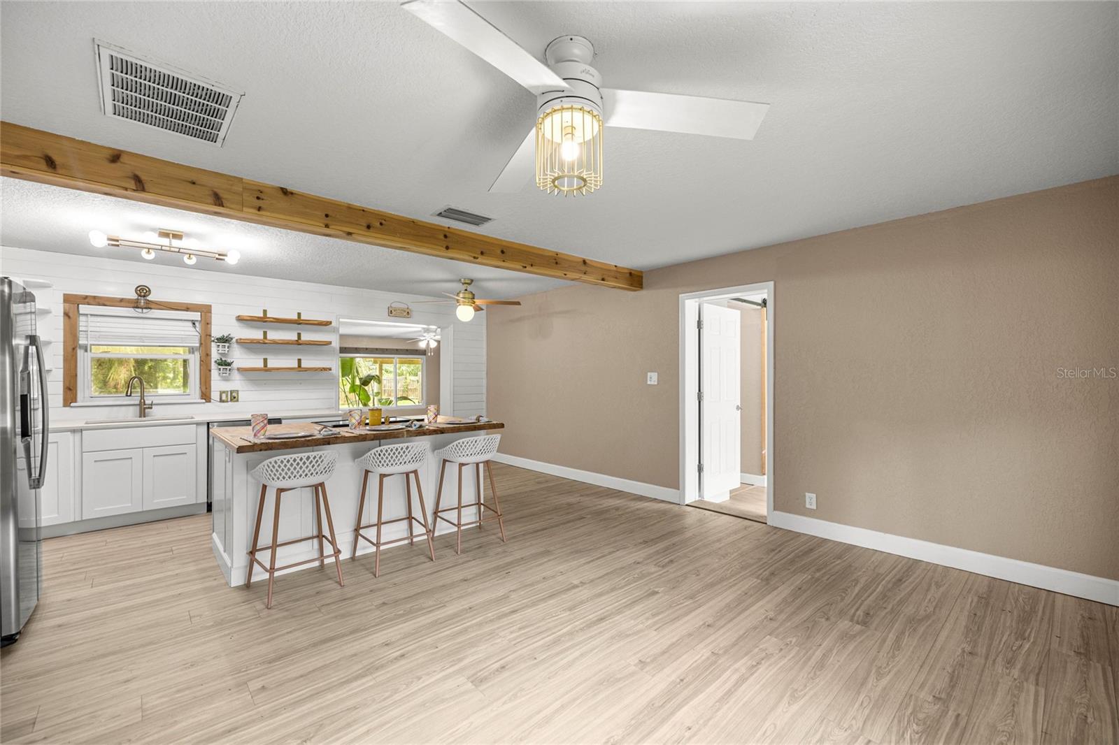 Listing photo id 5 for 2021 13th Avenue