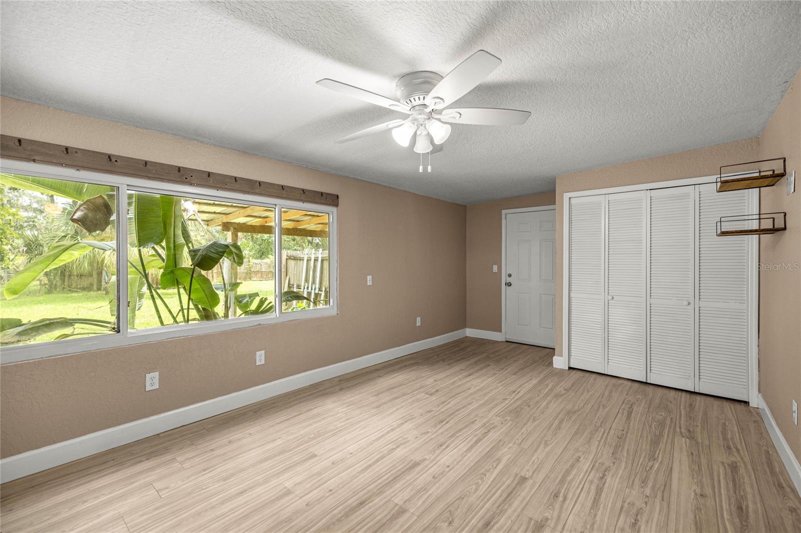 Listing photo id 7 for 2021 13th Avenue