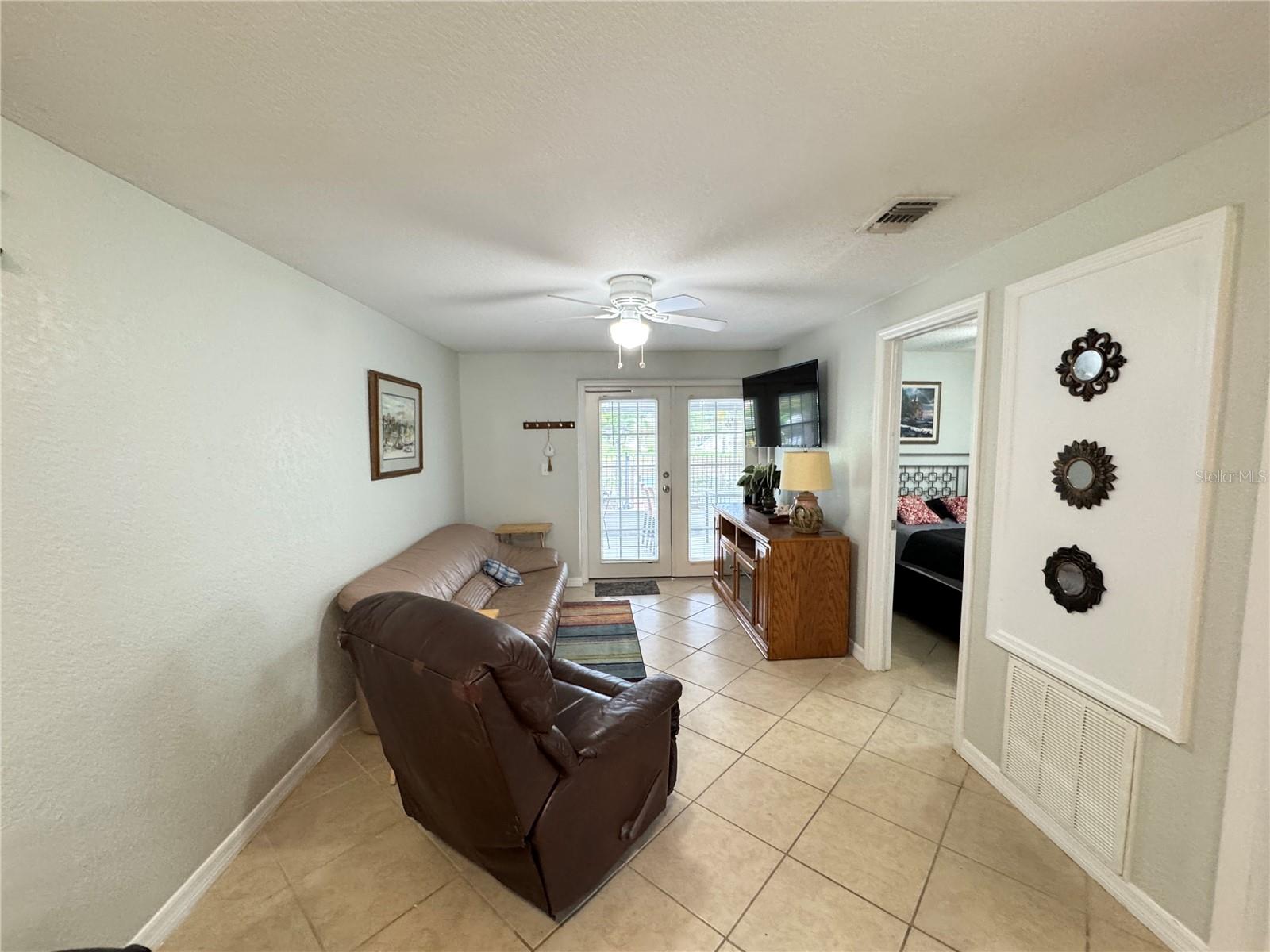 Image 10 of 23 For 14982 Edgewater Circle