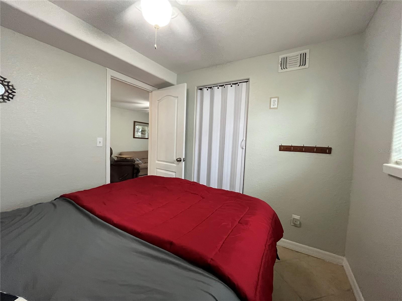 Image 12 of 23 For 14982 Edgewater Circle