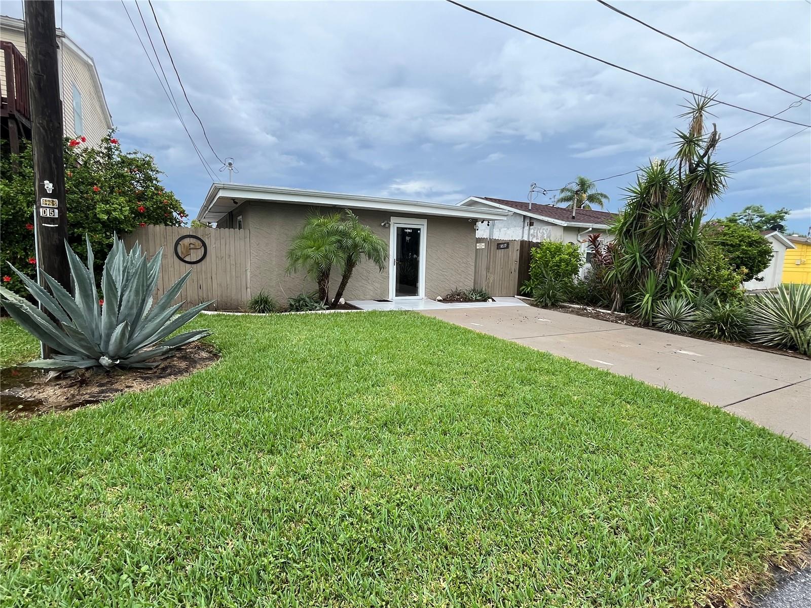 Image 2 of 23 For 14982 Edgewater Circle