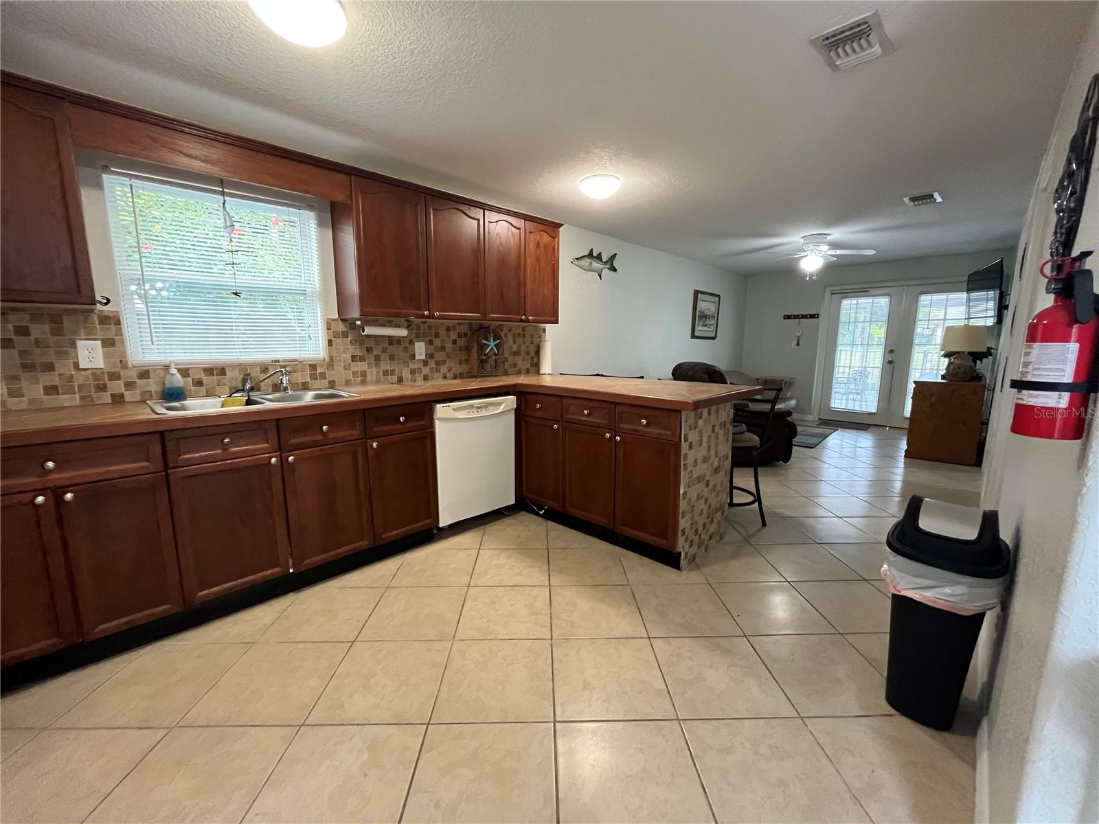 Image 5 of 23 For 14982 Edgewater Circle