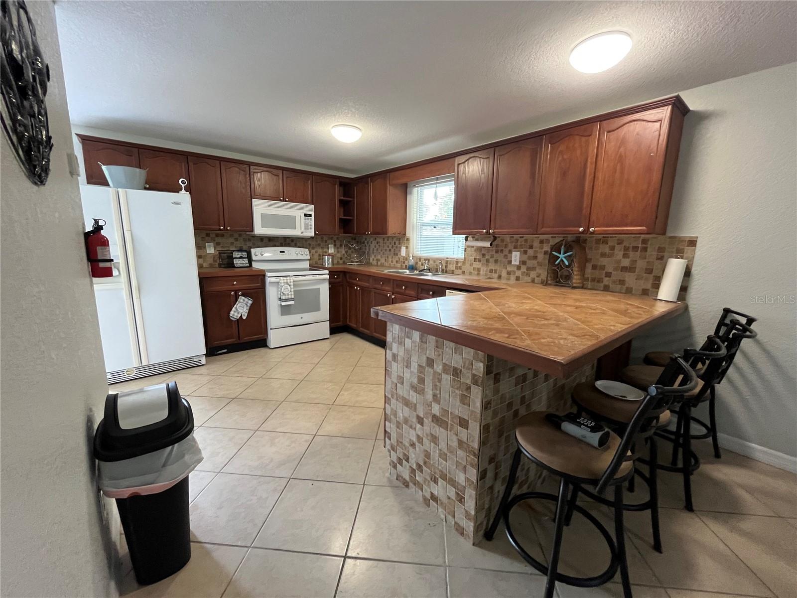 Image 7 of 23 For 14982 Edgewater Circle