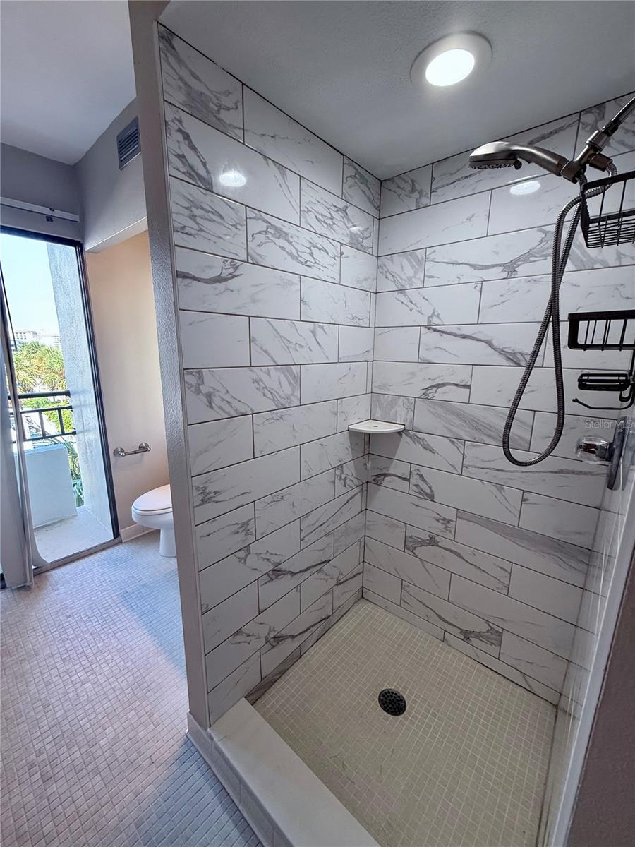 Image 12 of 34 For 855 Bayway Boulevard 404