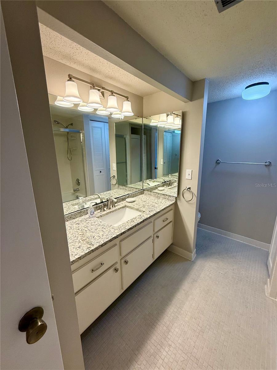 Image 22 of 34 For 855 Bayway Boulevard 404