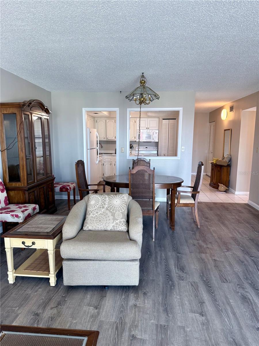 Image 6 of 34 For 855 Bayway Boulevard 404