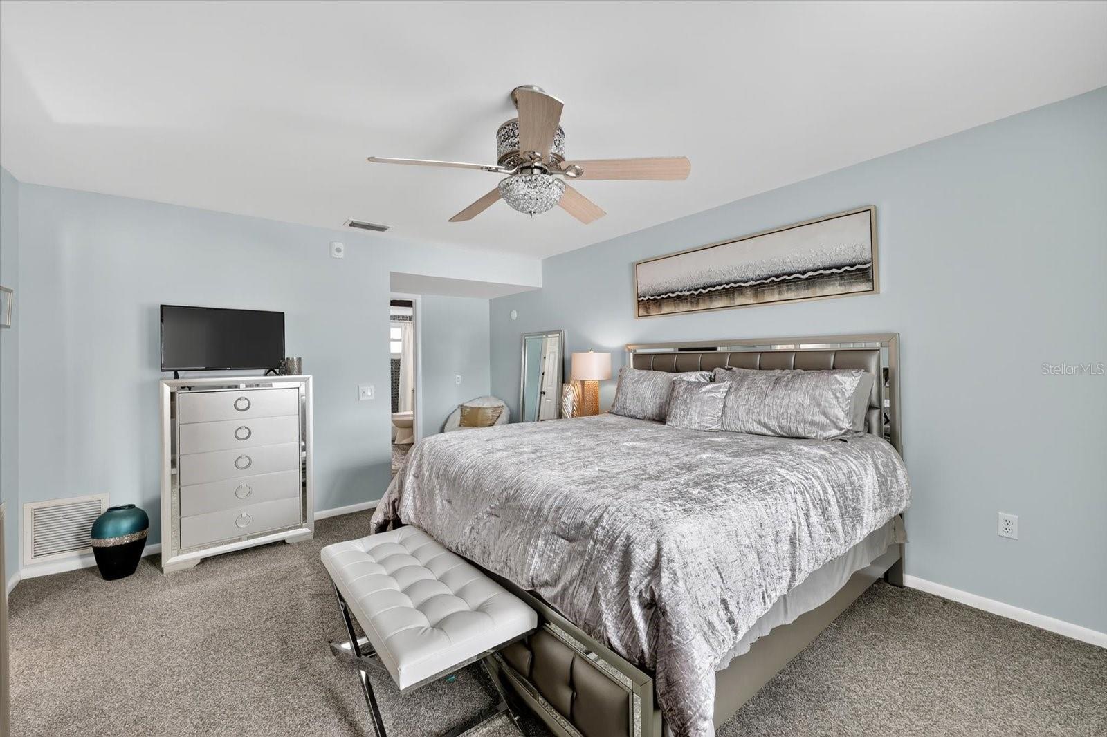 Image 17 of 36 For 5020 Brittany Drive S 322