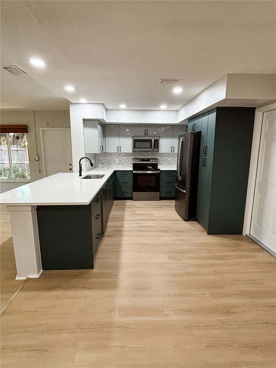 Image 13 of 37 For 1048 55th Terrace S