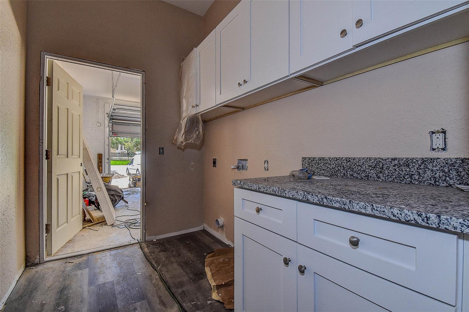 Image 27 of 41 For 6320 Woodhaven Drive