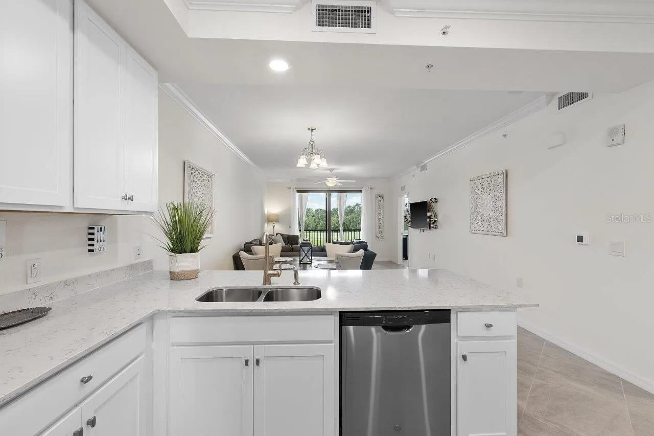 Image 10 of 55 For 17724 Gawthrop Drive 204