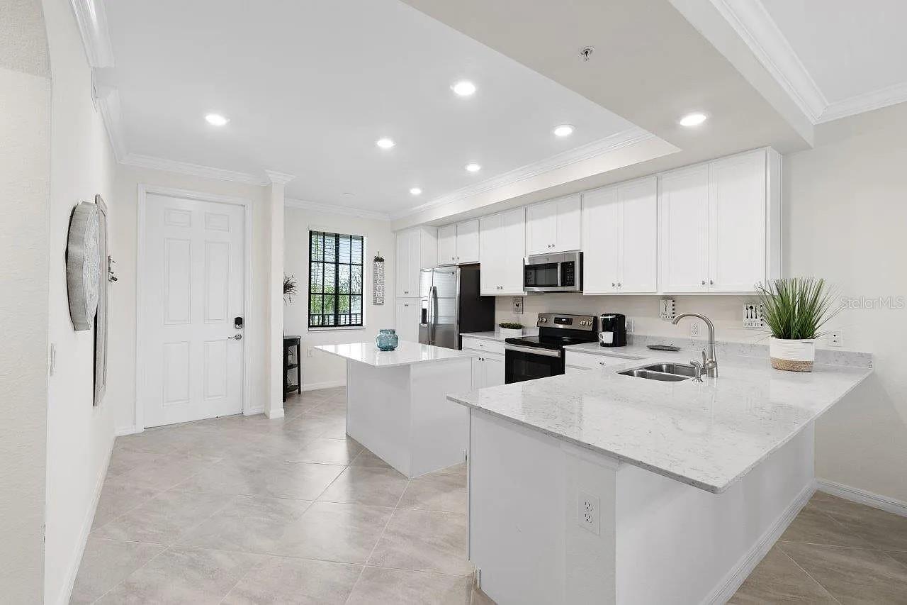 Image 16 of 55 For 17724 Gawthrop Drive 204