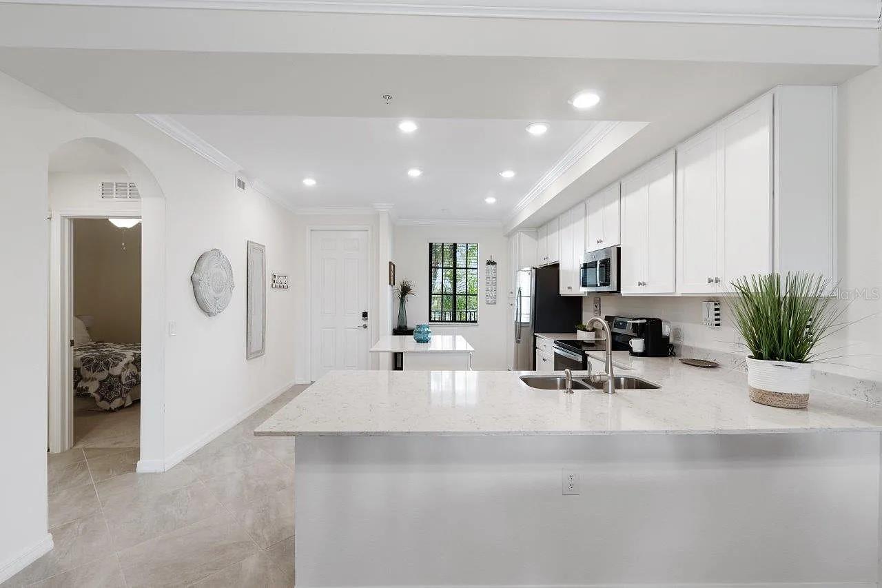 Image 18 of 55 For 17724 Gawthrop Drive 204