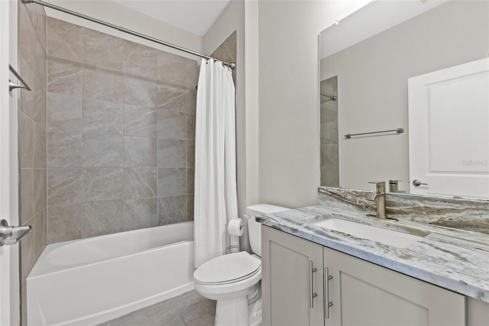 Image 20 of 38 For 4123 La Salle Street