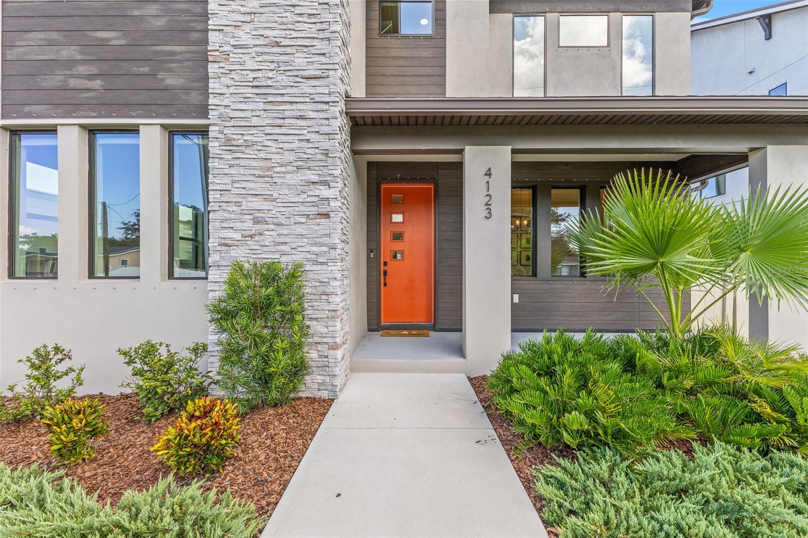 Image 3 of 38 For 4123 La Salle Street