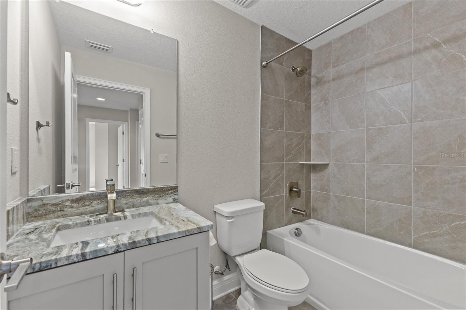 Image 31 of 38 For 4123 La Salle Street