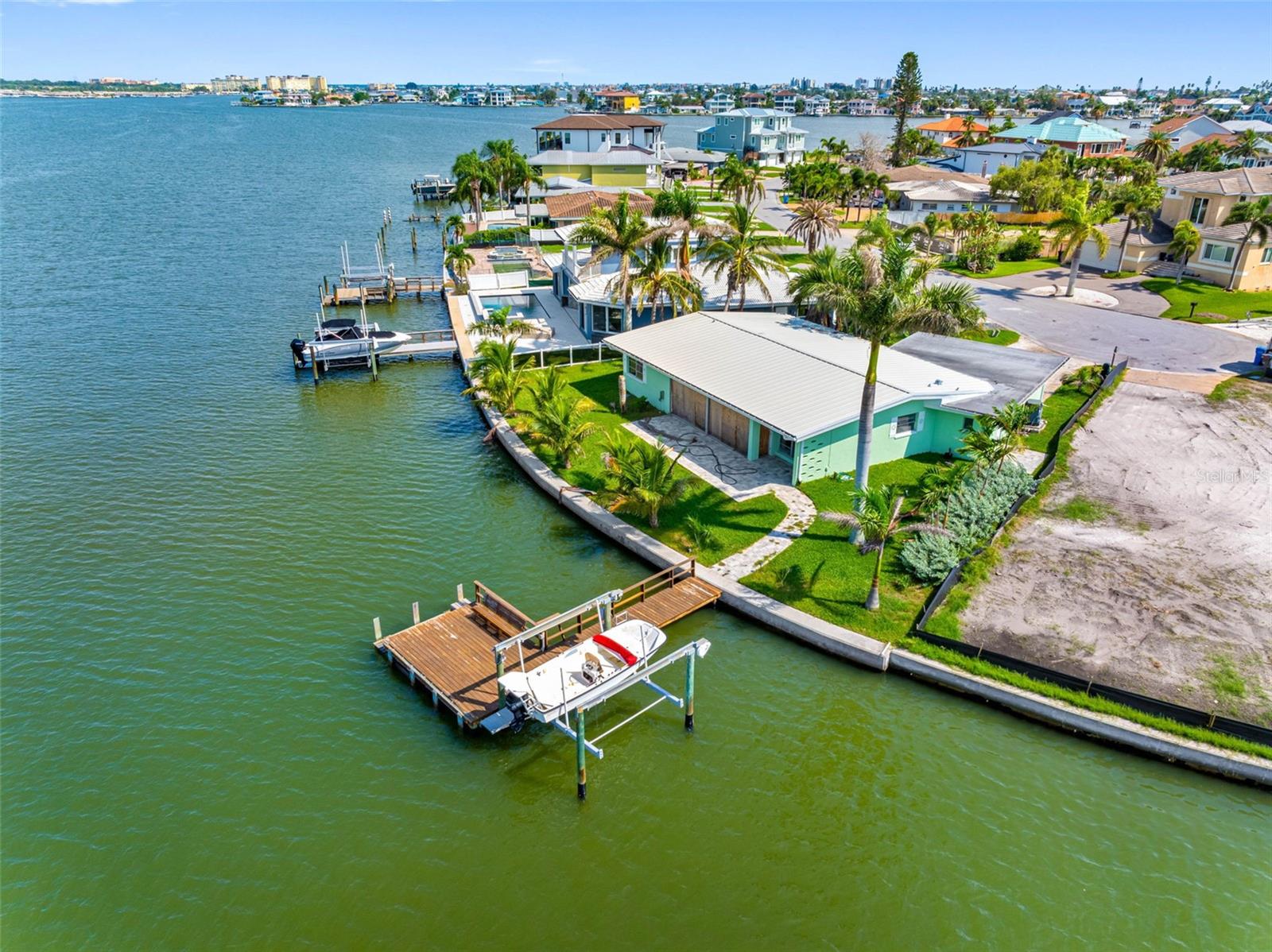 Image 12 of 19 For 493 Bath Club Boulevard N