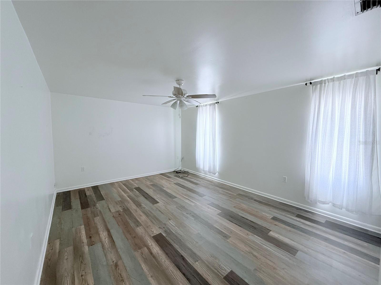 Image 11 of 13 For 735 Dodecanese Boulevard