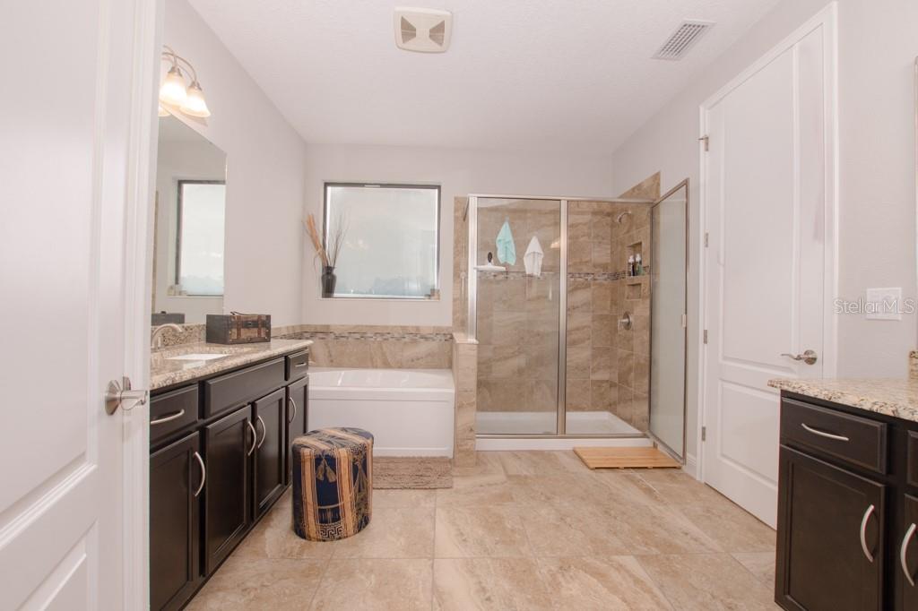 Image 14 of 38 For 8206 Summer Brook Court