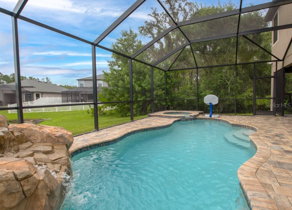 Image 20 of 38 For 8206 Summer Brook Court