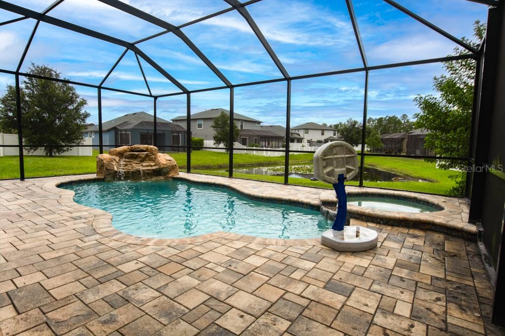 Image 22 of 38 For 8206 Summer Brook Court