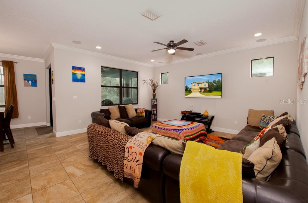 Image 6 of 38 For 8206 Summer Brook Court