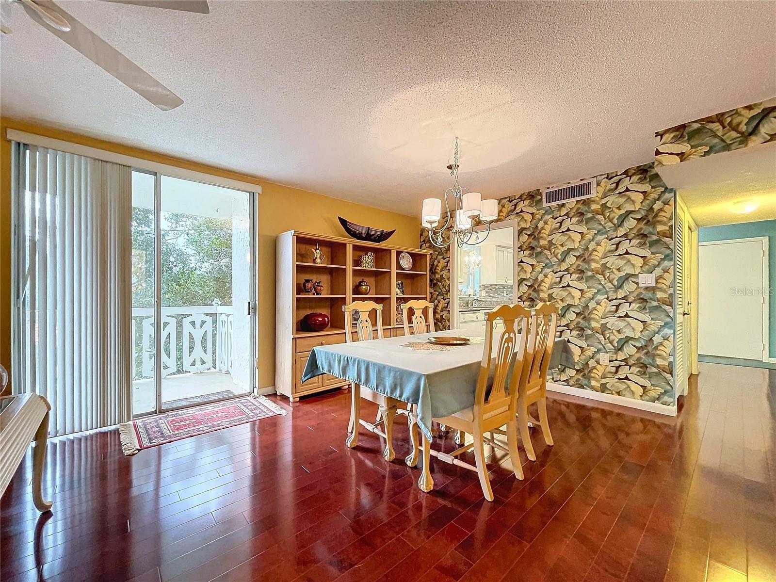 Image 10 of 30 For 1012 Pearce Drive 211