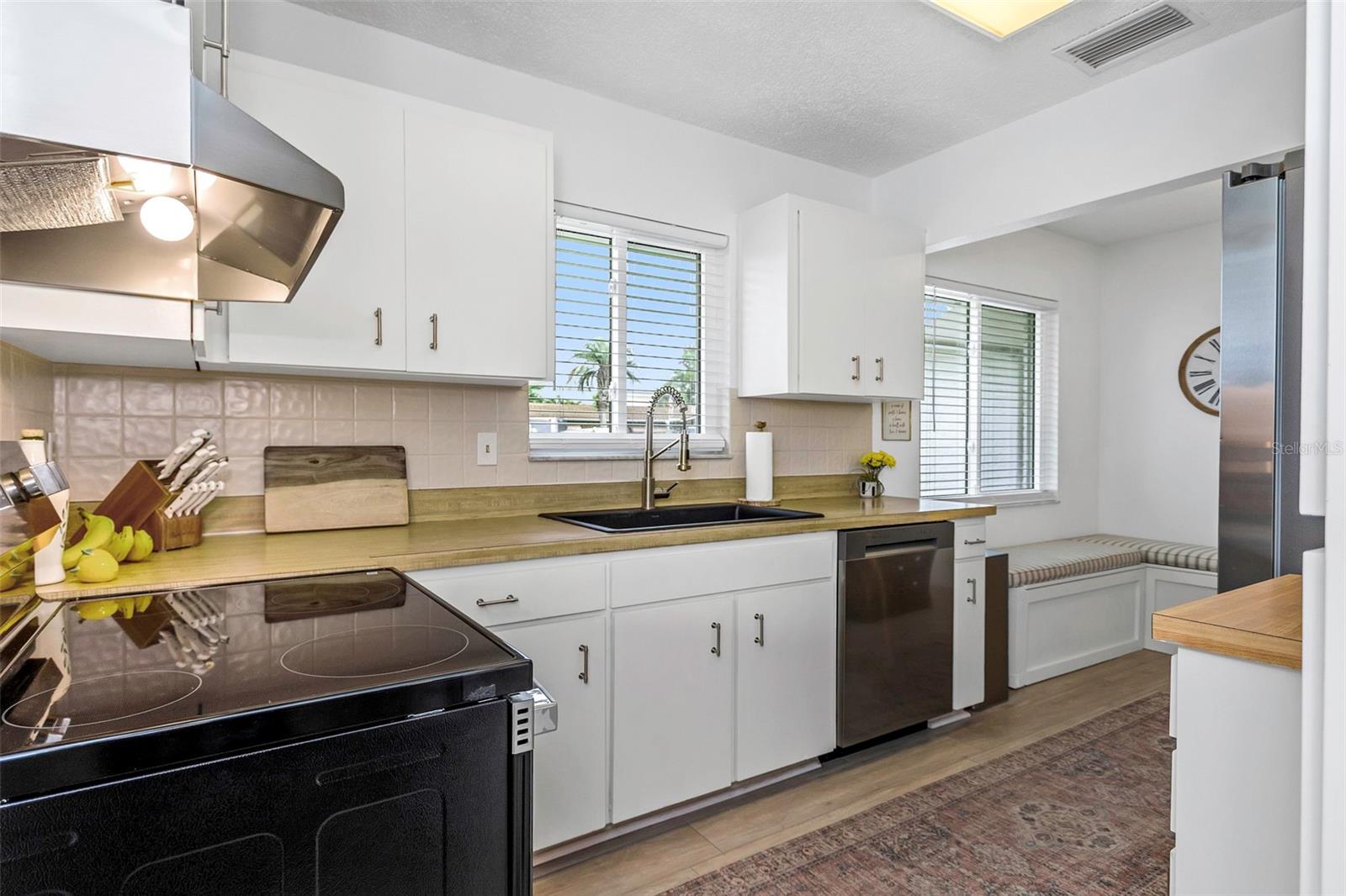 Image 20 of 69 For 11323 79th Avenue