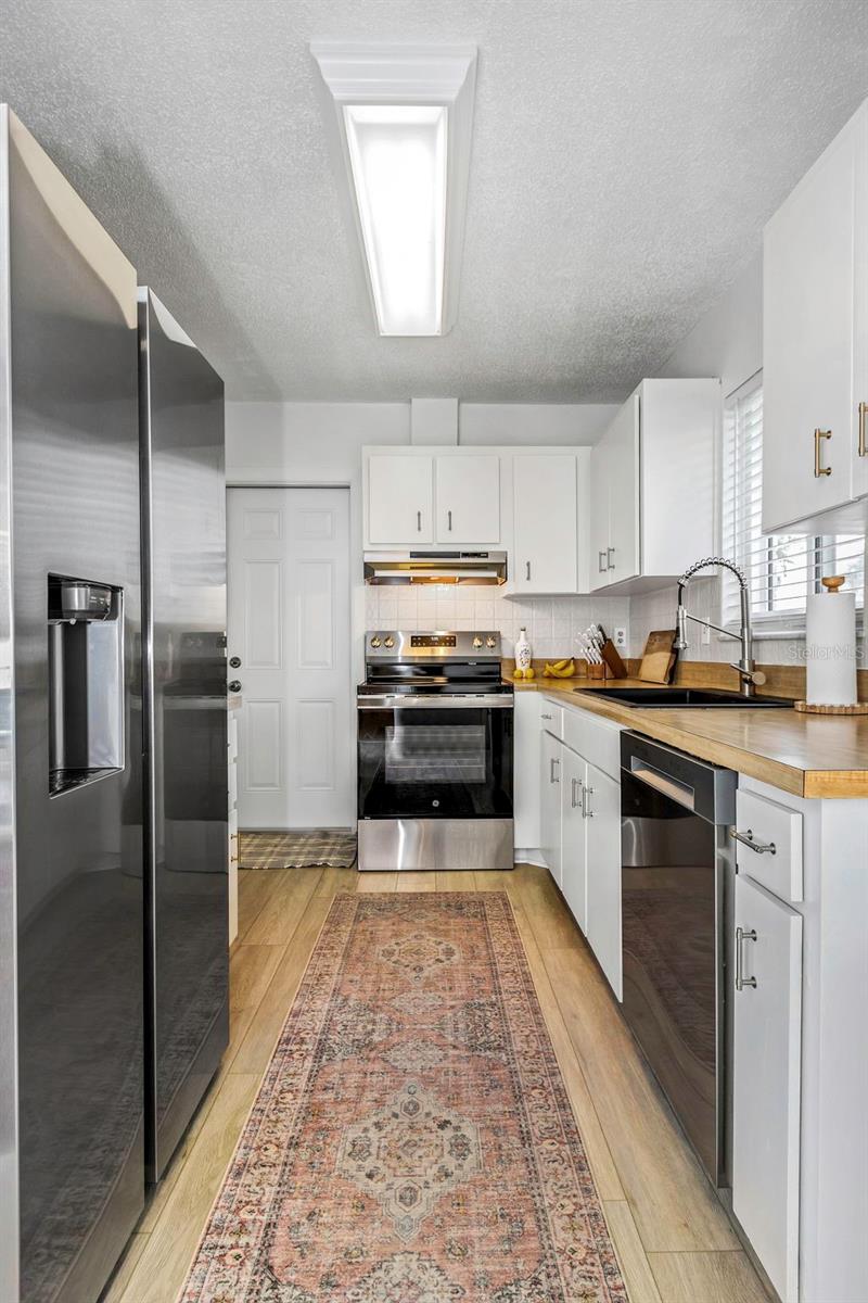 Image 21 of 69 For 11323 79th Avenue