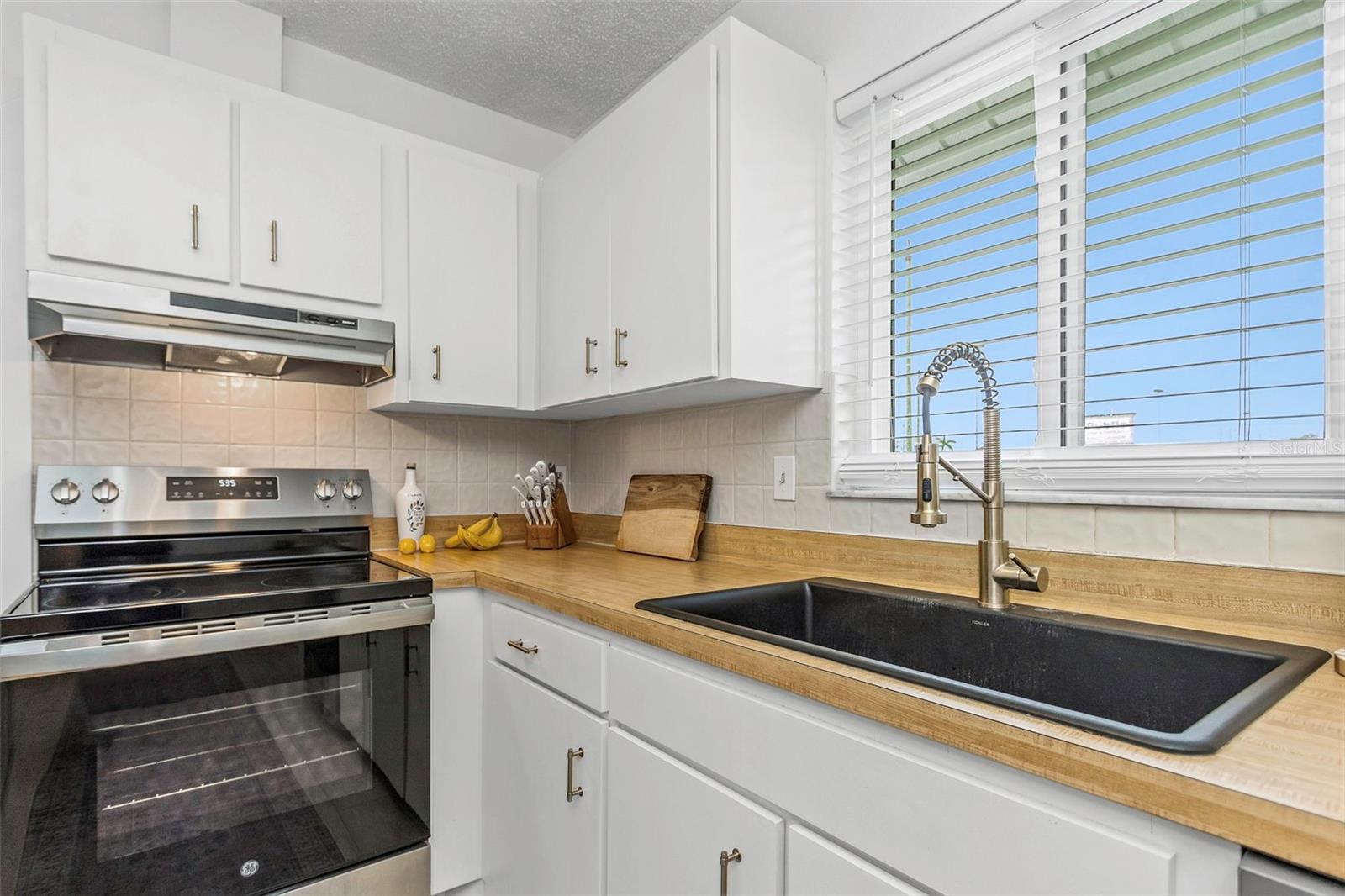 Image 22 of 69 For 11323 79th Avenue