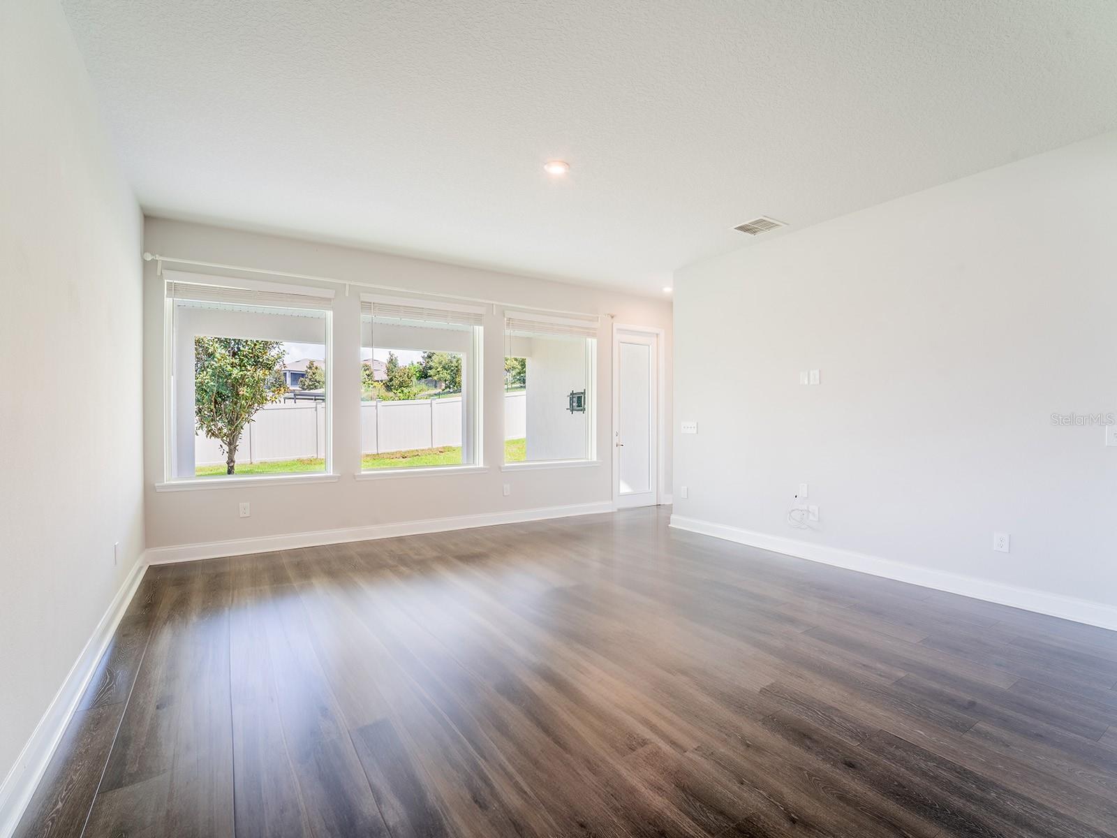 Image 10 of 56 For 17006 Crestmont Boulevard