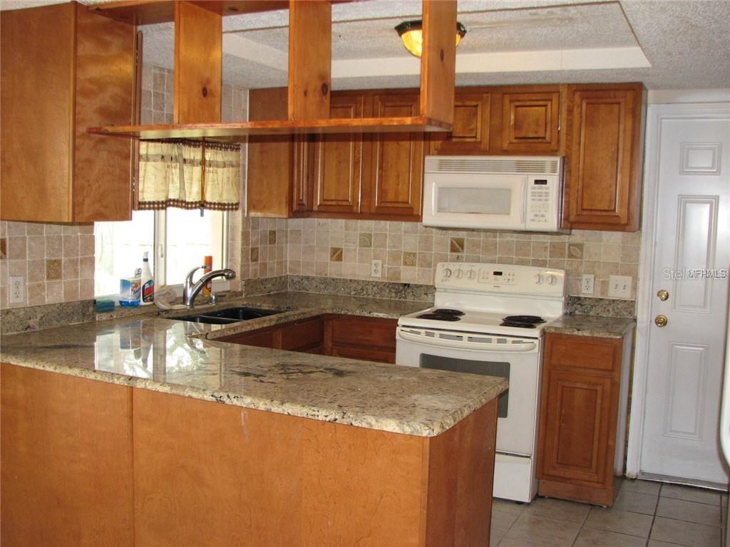 Image 2 of 7 For 9831 Lamantin Drive