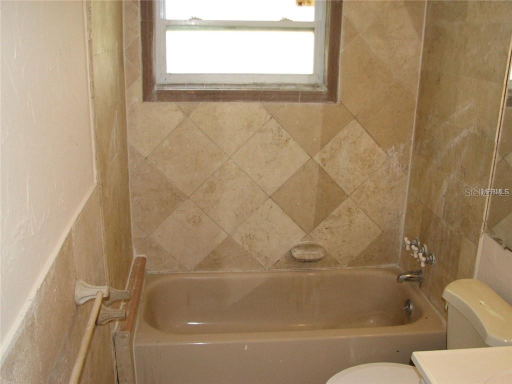 Image 4 of 7 For 9831 Lamantin Drive